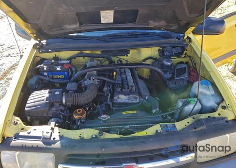 2002 Chevrolet Tracker z USA, uszkodzony, nr VIN 2CNBJ13C926947299